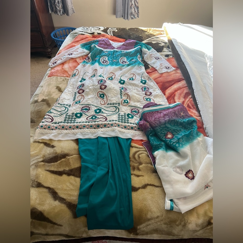 Pakistani/Indian Shalwar Kameez
